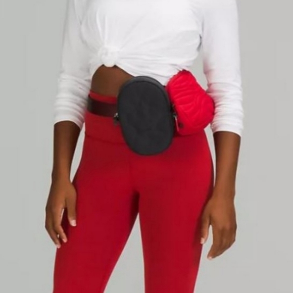 Lululemon TEAM CANADA 22 Future Legacy Crossbody Bag BLACK NWT - Picture 3 of 8